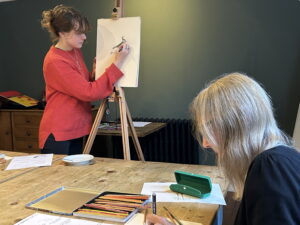 Alicia Heyden demonstrating how to draw a lapwing